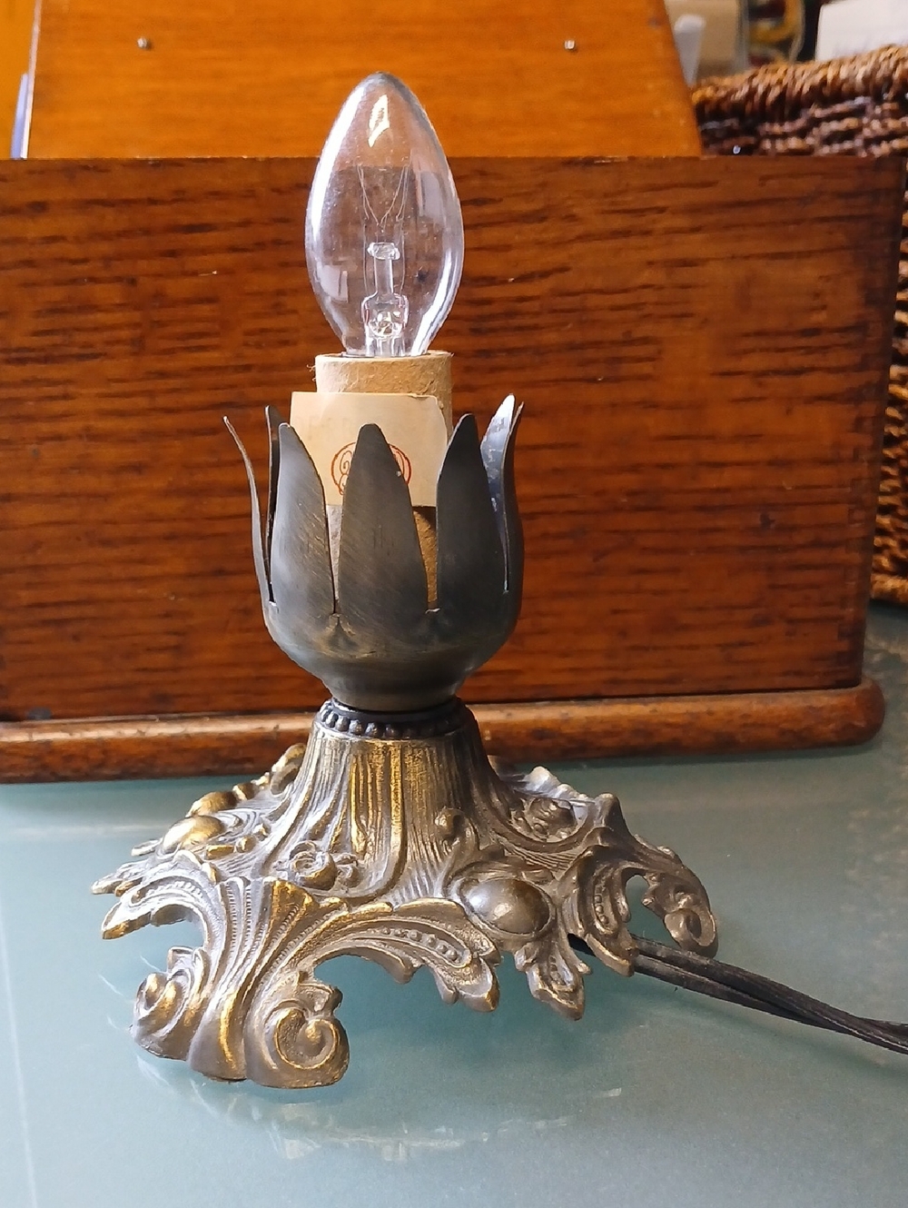 The Medya Tiffany Amber Pond Lily Table Lamp